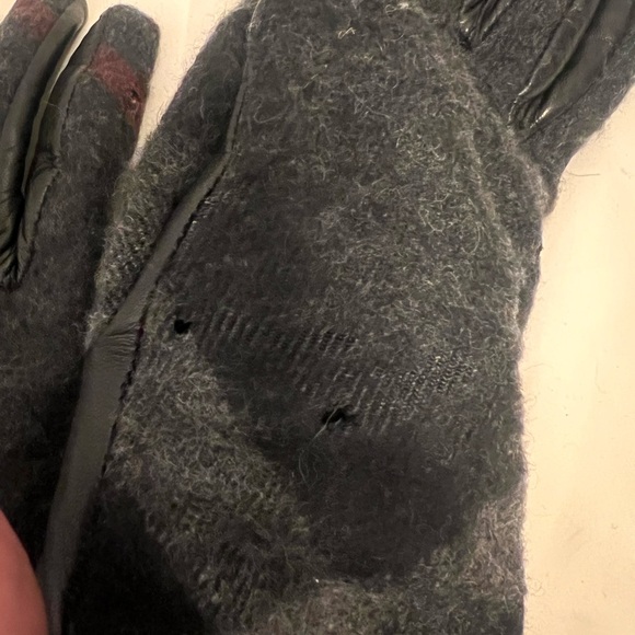 Burberry Black Leather Gloves - Picture 4 of 5